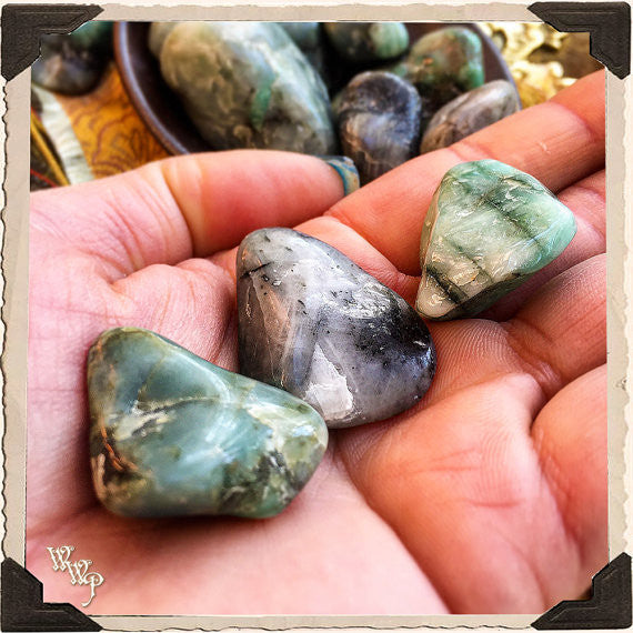 EMERALD TUMBLED CRYSTAL. For Heart Chakra Healing, Wealth & Good Fortune.
